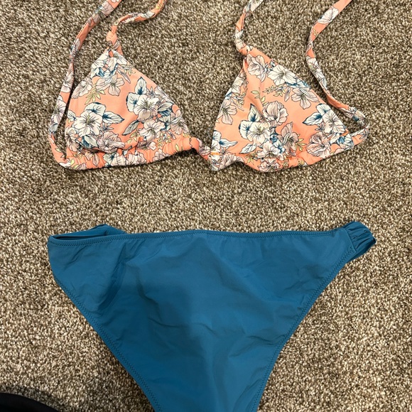 Bikini set - Picture 2 of 2